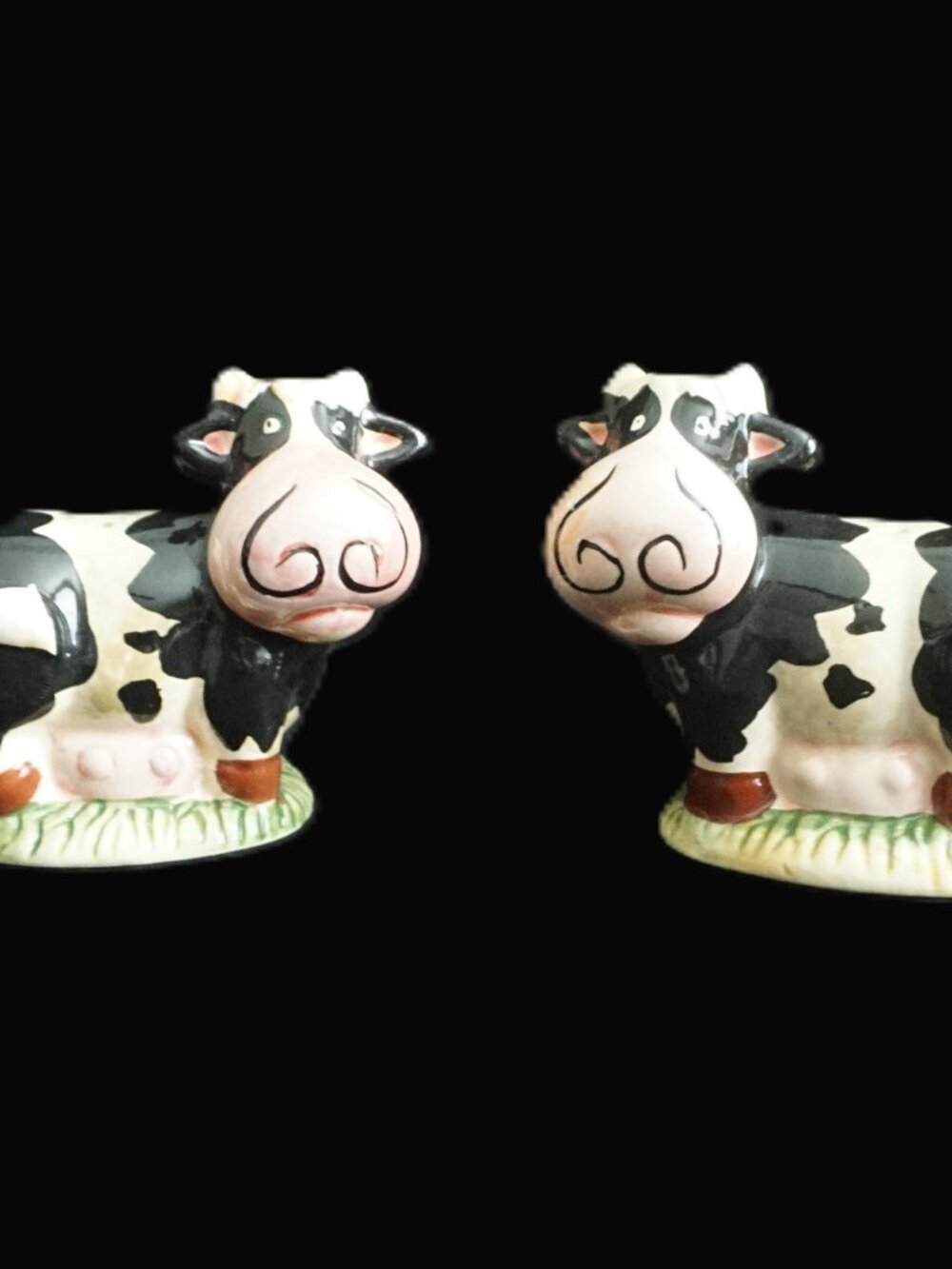 Holiday Time Cow Salt and Pepper Shakers Ceramic Vintage
